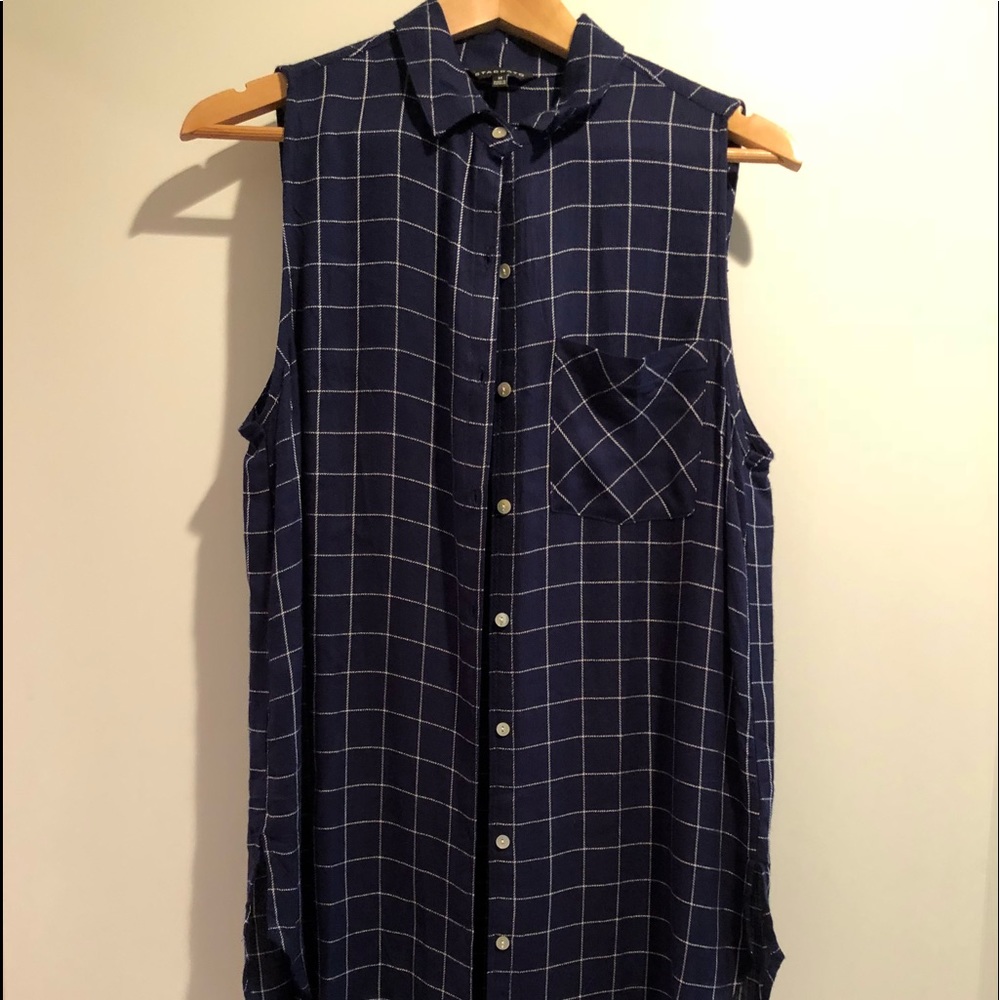 Staccato Long Sleeveless Navy with White details.